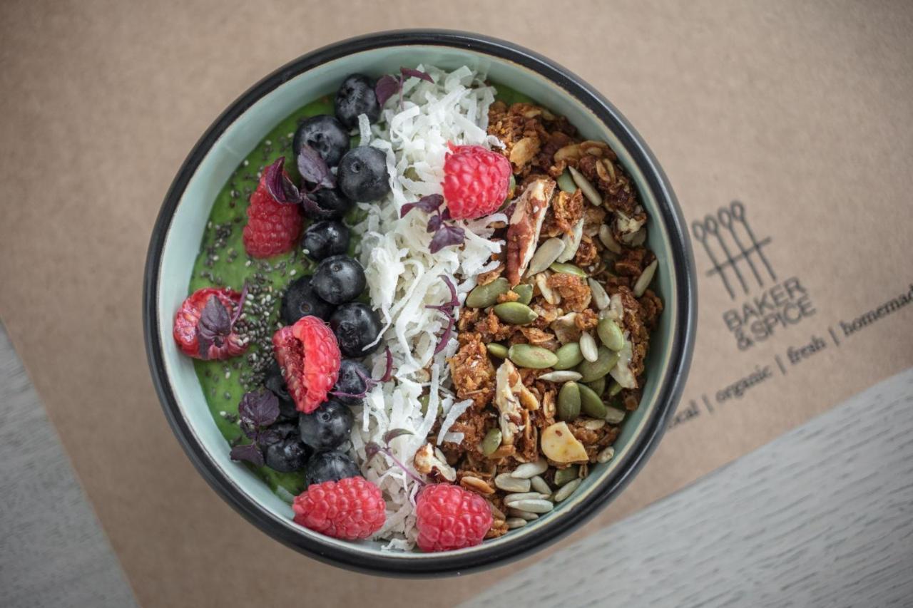 Shirvan Hotel City Yard Djedda Buitenkant foto A smoothie bowl