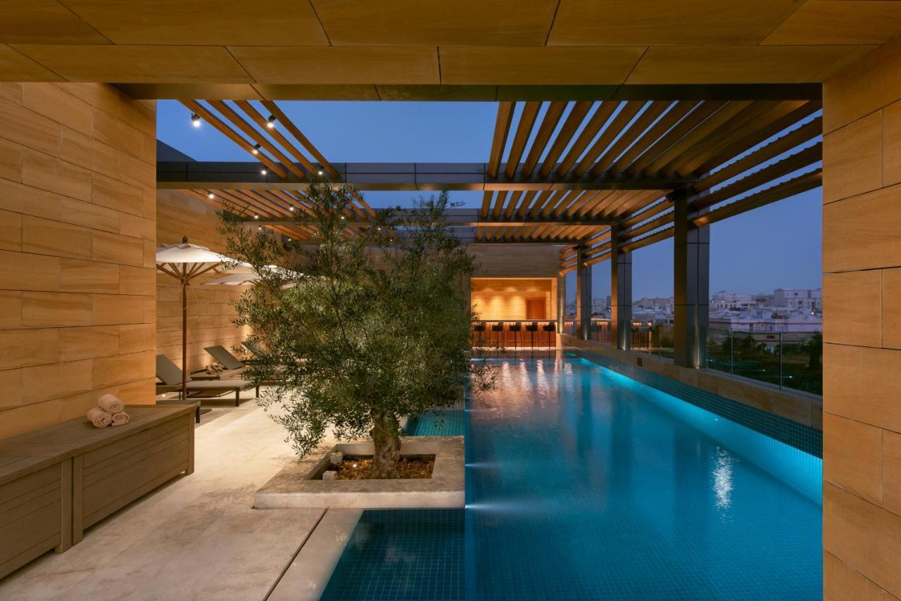 Shirvan Hotel City Yard Djedda Buitenkant foto The pool at the hotel