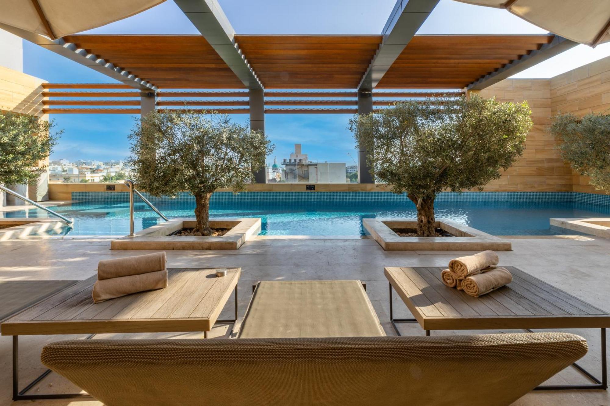 Shirvan Hotel City Yard Djedda Buitenkant foto The pool at the hotel