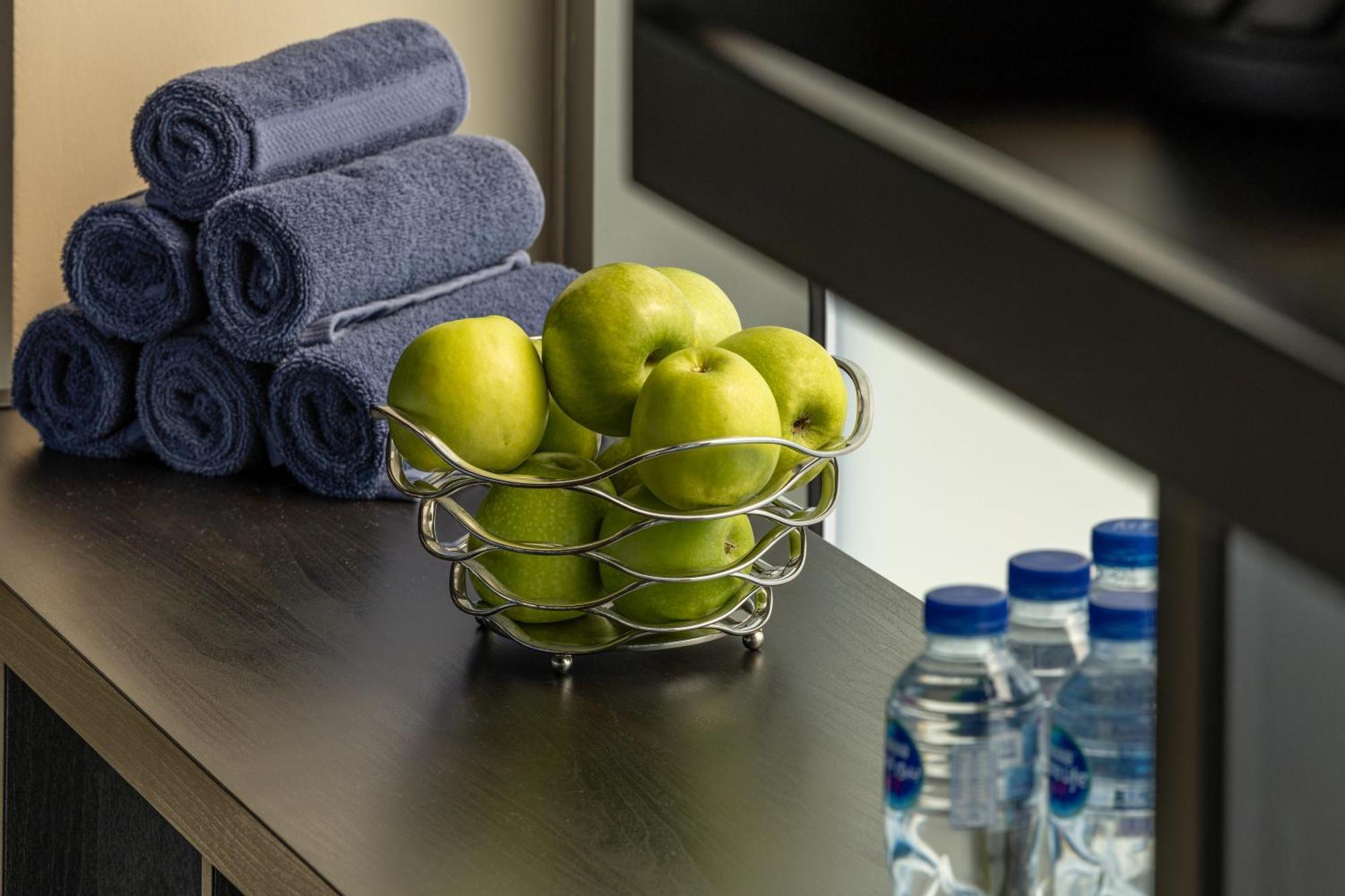 Shirvan Hotel City Yard Djedda Buitenkant foto A basket of apples