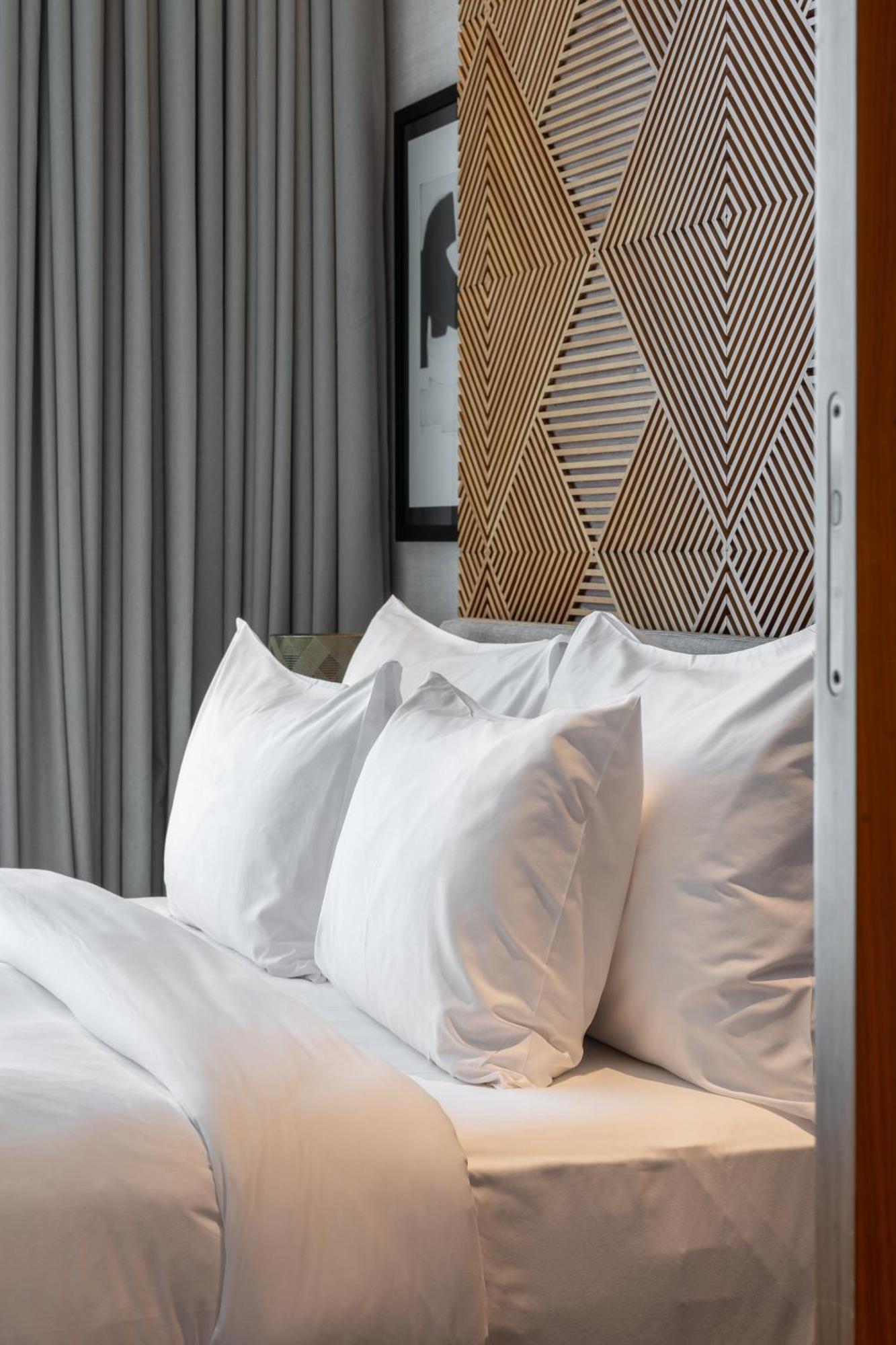 Shirvan Hotel City Yard Djedda Buitenkant foto Pillows on a bed
