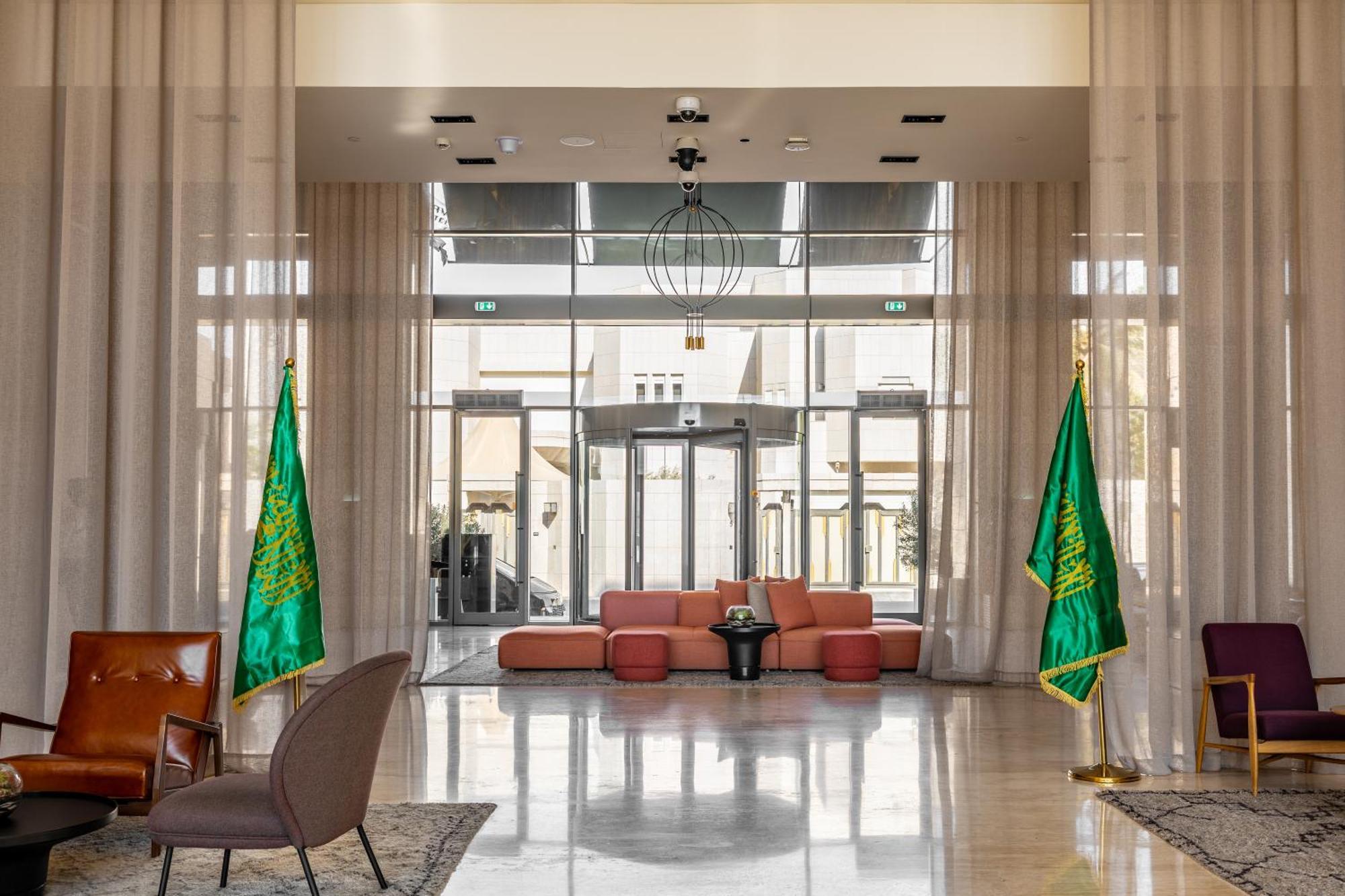 Shirvan Hotel City Yard Djedda Buitenkant foto The lobby of the hotel