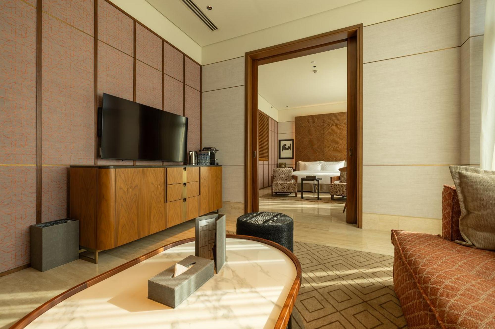 Shirvan Hotel City Yard Djedda Buitenkant foto A suite at the Ritz-Carlton, Dubai